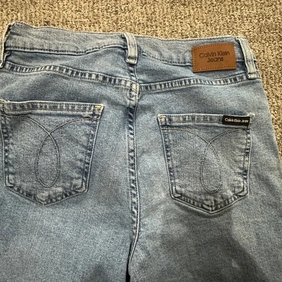 Calvin Klein Women's Straight Leg Jeans in Light Blue - Picture 4 of 4